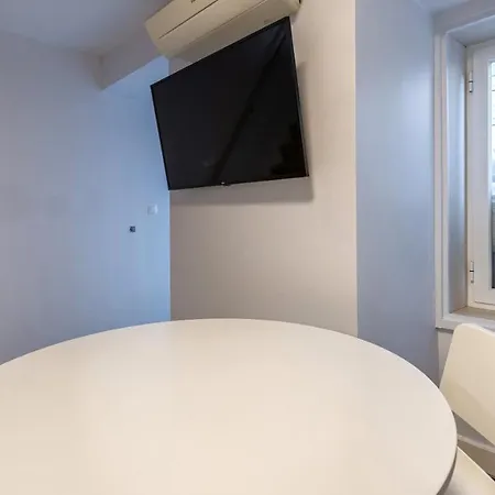 Fancy Duplex W/ Patio By Lovelystay *