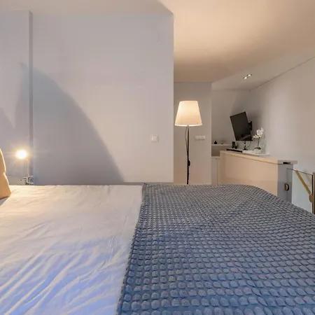 Fancy Duplex W/ Patio By Lovelystay Διαμέρισμα Lisboa